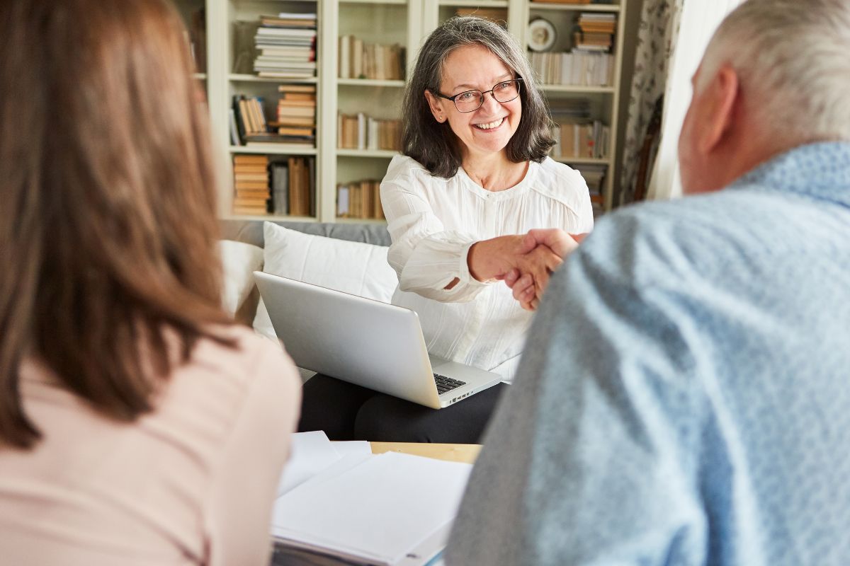 Pros and Cons of Hiring a Tax Professional in 2024